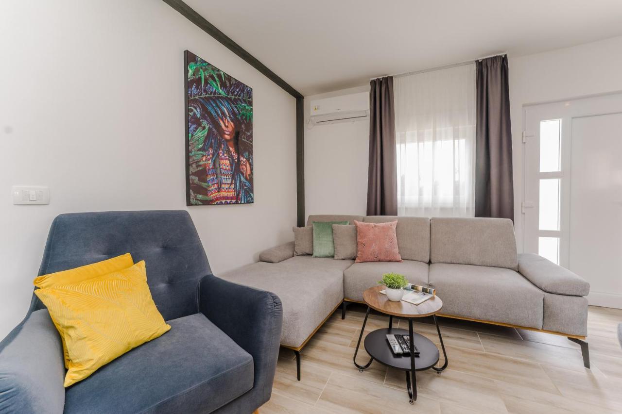 Apartmani Dmarie 普利拉卡 外观 照片